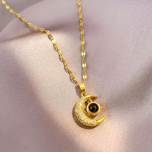 COLLAR COLGANTE DE LUNA – Kasa Pituca